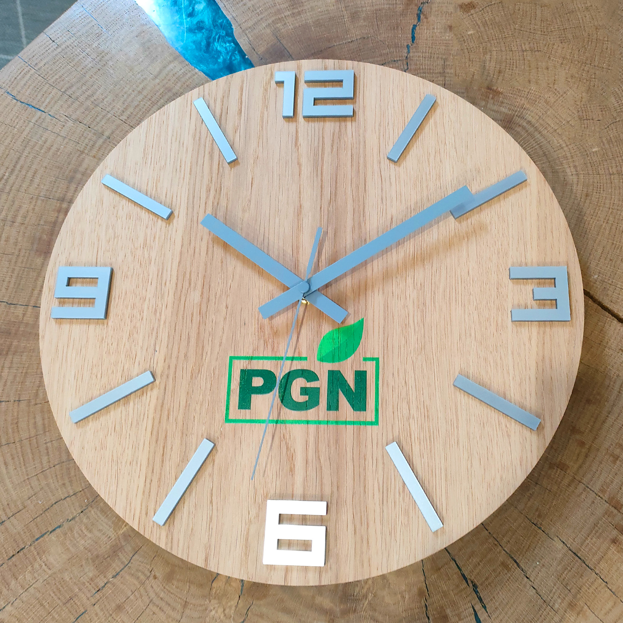 Zegar Firmowy z Logo dla Przedsiębiorstwa Gospodarowania Odpadami w Elblągu